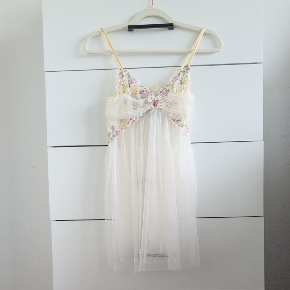 Floral Embroidered White Nightgown